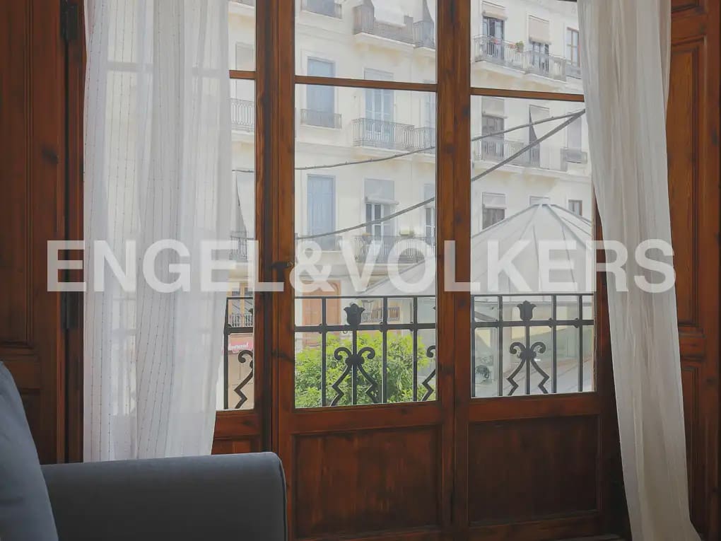 4 slaapkamer Flat te huur in Valencia stad - € 2.200 (Ref: 9897686)