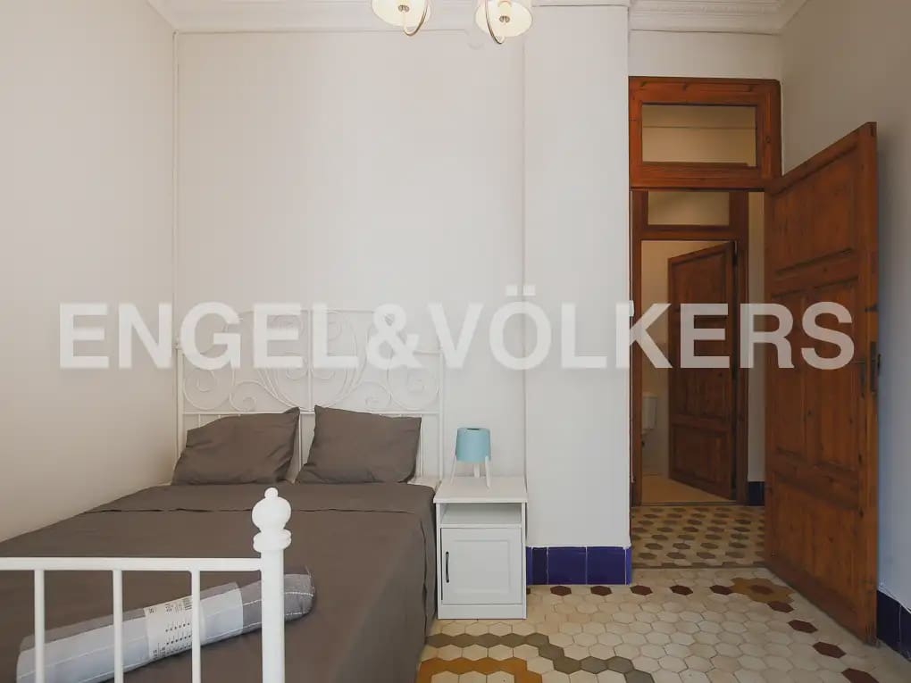 4 slaapkamer Flat te huur in Valencia stad - € 2.200 (Ref: 9897686)
