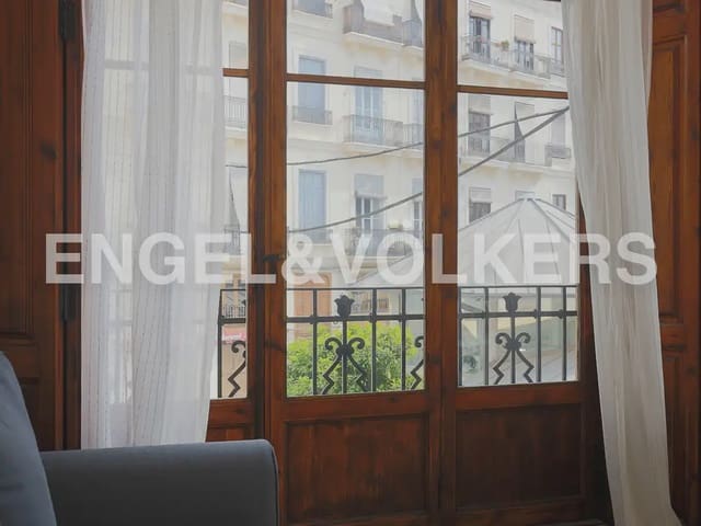 4 slaapkamer Flat te huur in El Carme, Valencia stad - € 2.200 (Ref: 9897686)