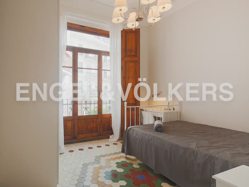4 slaapkamer Flat te huur in Valencia stad - € 2.200 (Ref: 9897686)