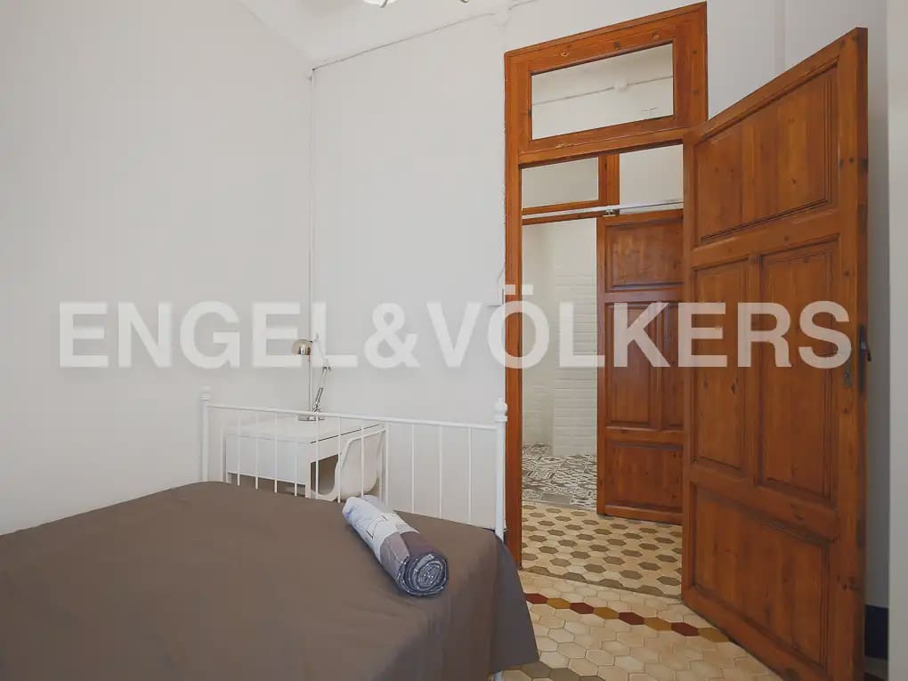 4 slaapkamer Flat te huur in Valencia stad - € 2.200 (Ref: 9897686)