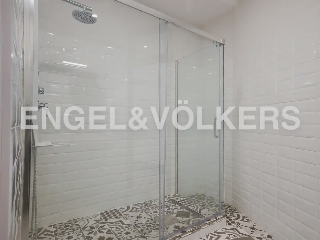 4 slaapkamer Flat te huur in Valencia stad - € 2.200 (Ref: 9897686)