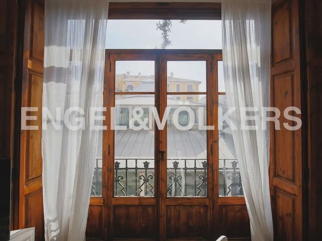 4 slaapkamer Flat te huur in El Carme, Valencia stad - € 2.200 (Ref: 9897686)