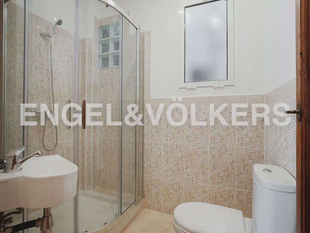 4 slaapkamer Flat te huur in Valencia stad - € 2.200 (Ref: 9897686)