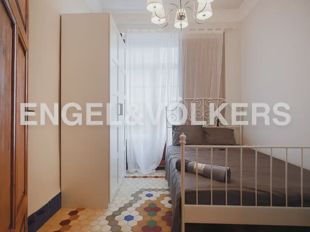 4 slaapkamer Flat te huur in Valencia stad - € 2.200 (Ref: 9897686)