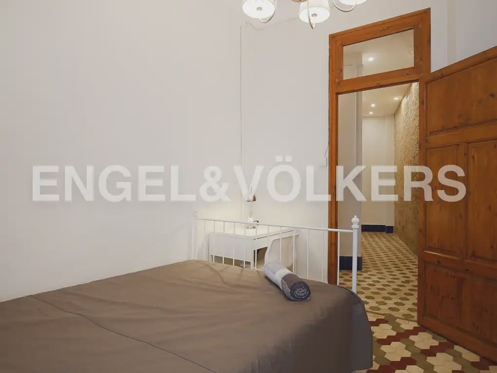 4 slaapkamer Flat te huur in Valencia stad - € 2.200 (Ref: 9897686)