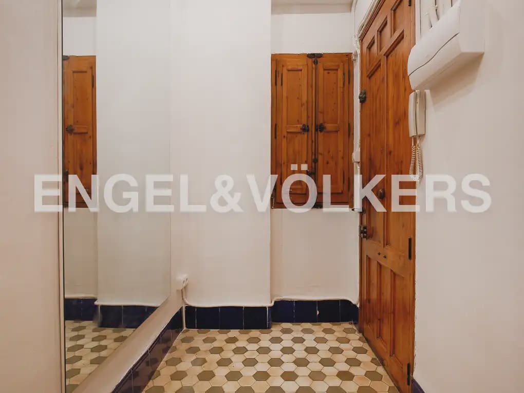 4 slaapkamer Flat te huur in Valencia stad - € 2.200 (Ref: 9897686)