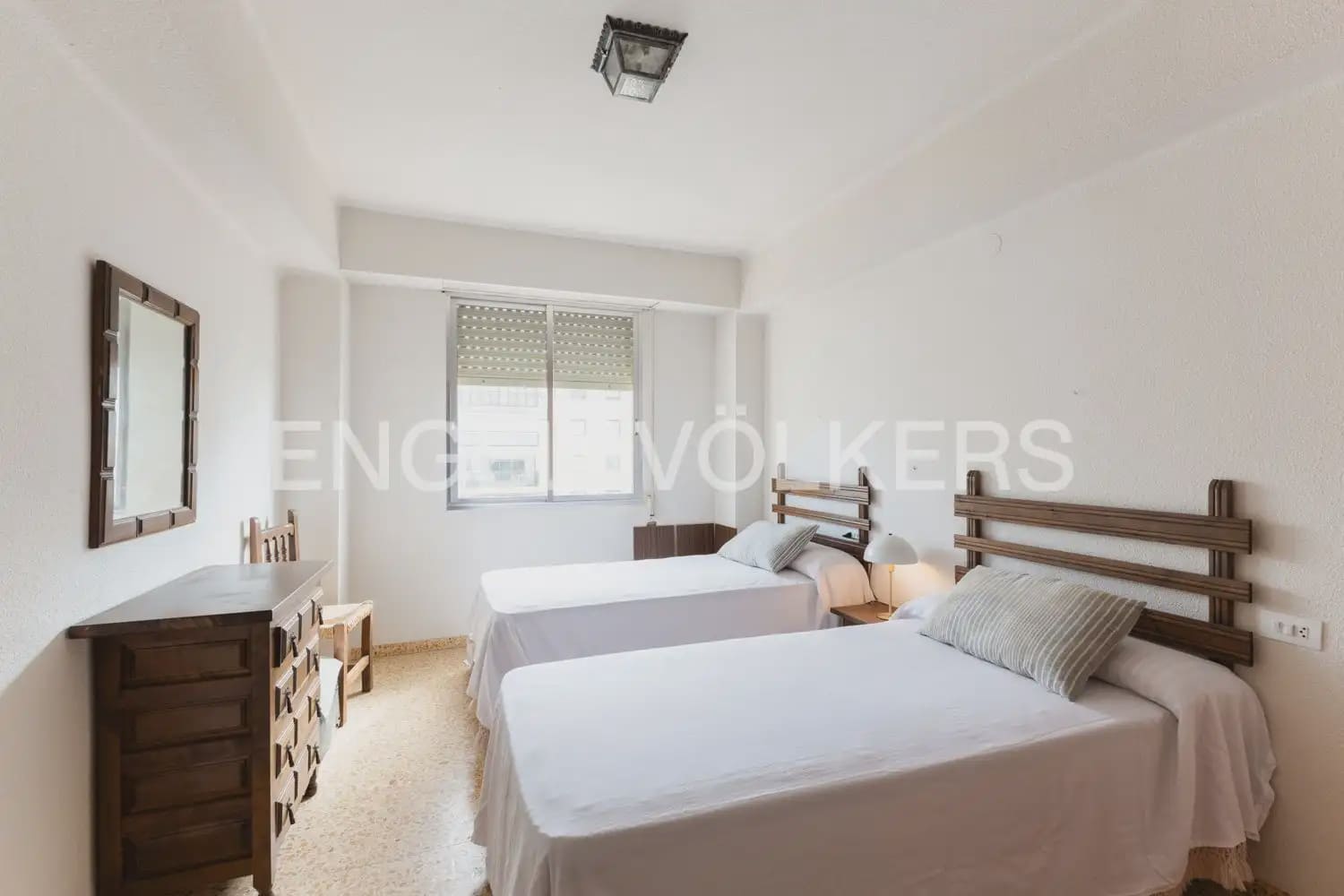2 bedroom Flat for sale in Benicassim with pool garage - € 420,000 (Ref: 9897688)