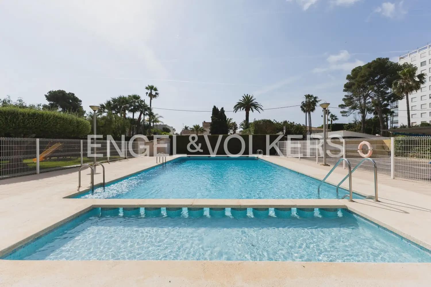 2 bedroom Flat for sale in Benicassim with pool garage - € 420,000 (Ref: 9897688)