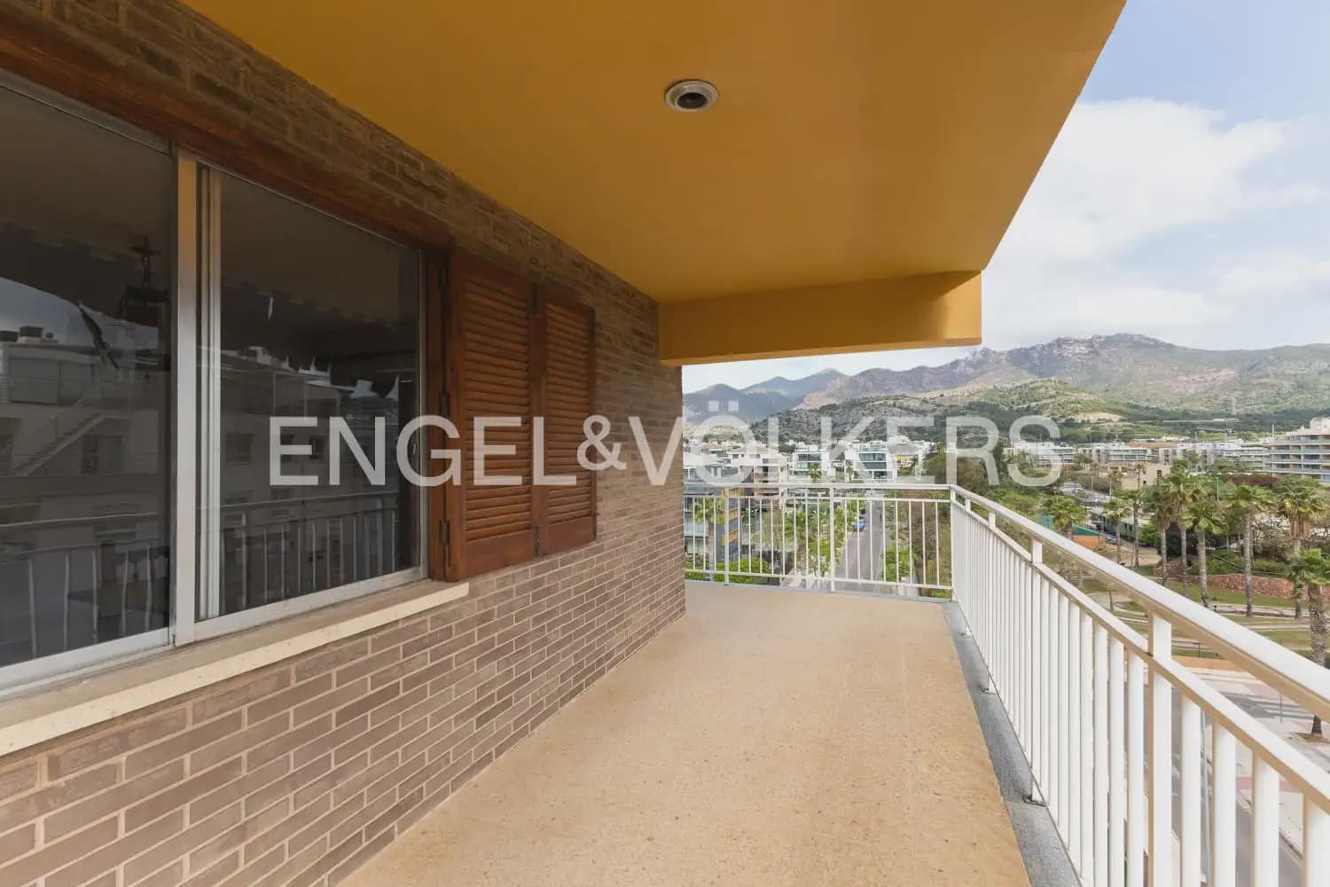 2 bedroom Flat for sale in Benicassim with pool garage - € 420,000 (Ref: 9897688)