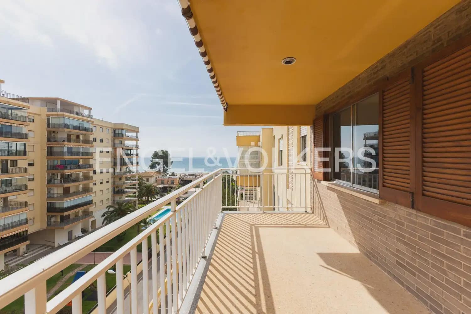 2 bedroom Flat for sale in Benicassim with pool garage - € 420,000 (Ref: 9897688)