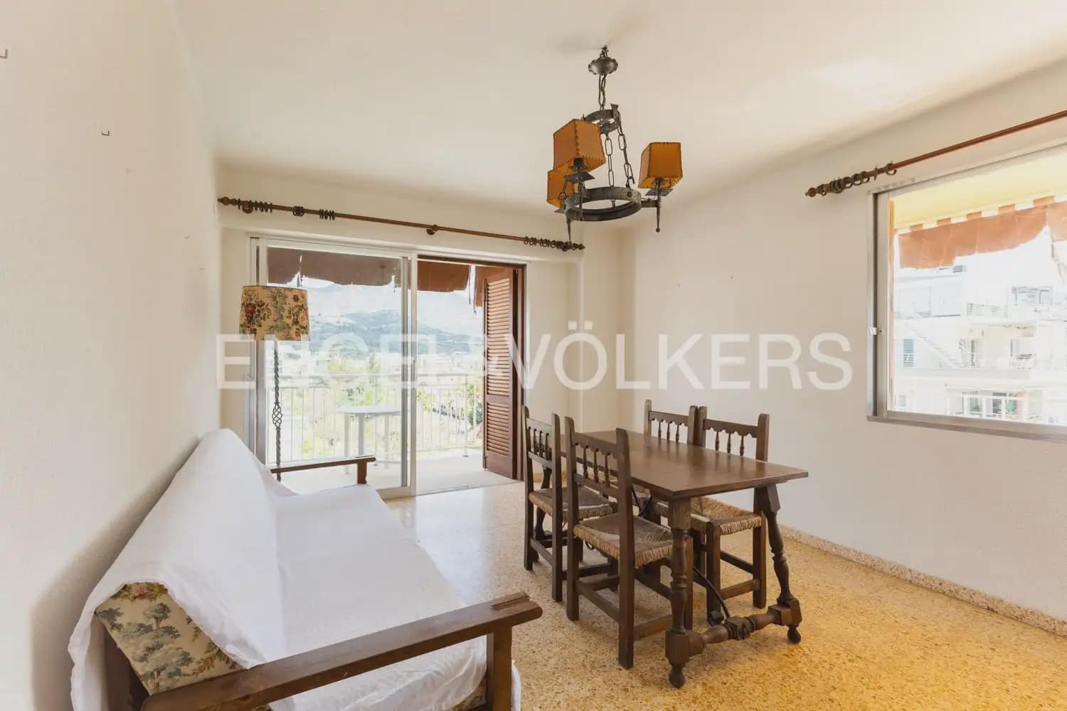 2 bedroom Flat for sale in Benicassim with pool garage - € 420,000 (Ref: 9897688)