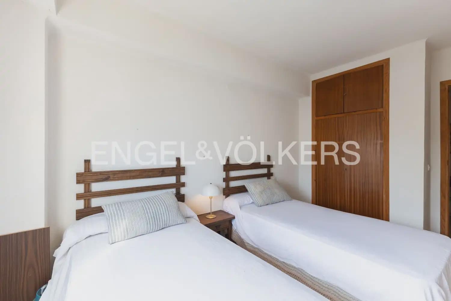 2 bedroom Flat for sale in Benicassim with pool garage - € 420,000 (Ref: 9897688)