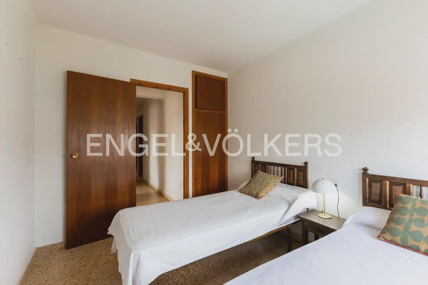 2 bedroom Flat for sale in Benicassim with pool garage - € 420,000 (Ref: 9897688)