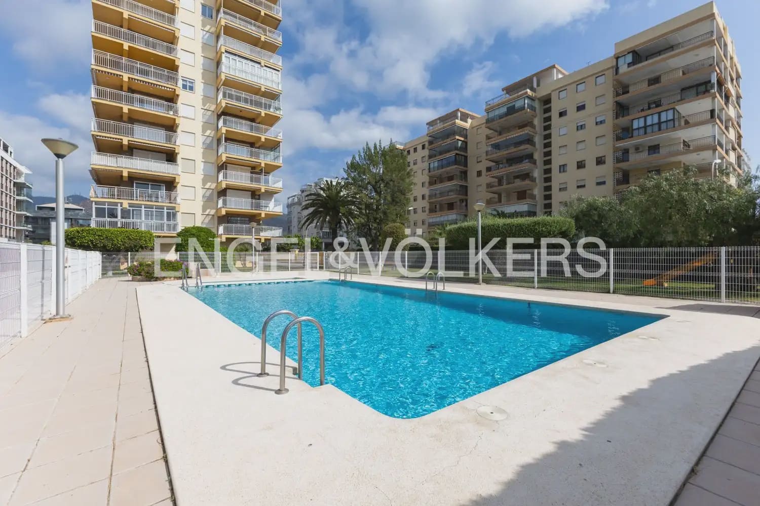 2 bedroom Flat for sale in Benicassim with pool garage - € 420,000 (Ref: 9897688)