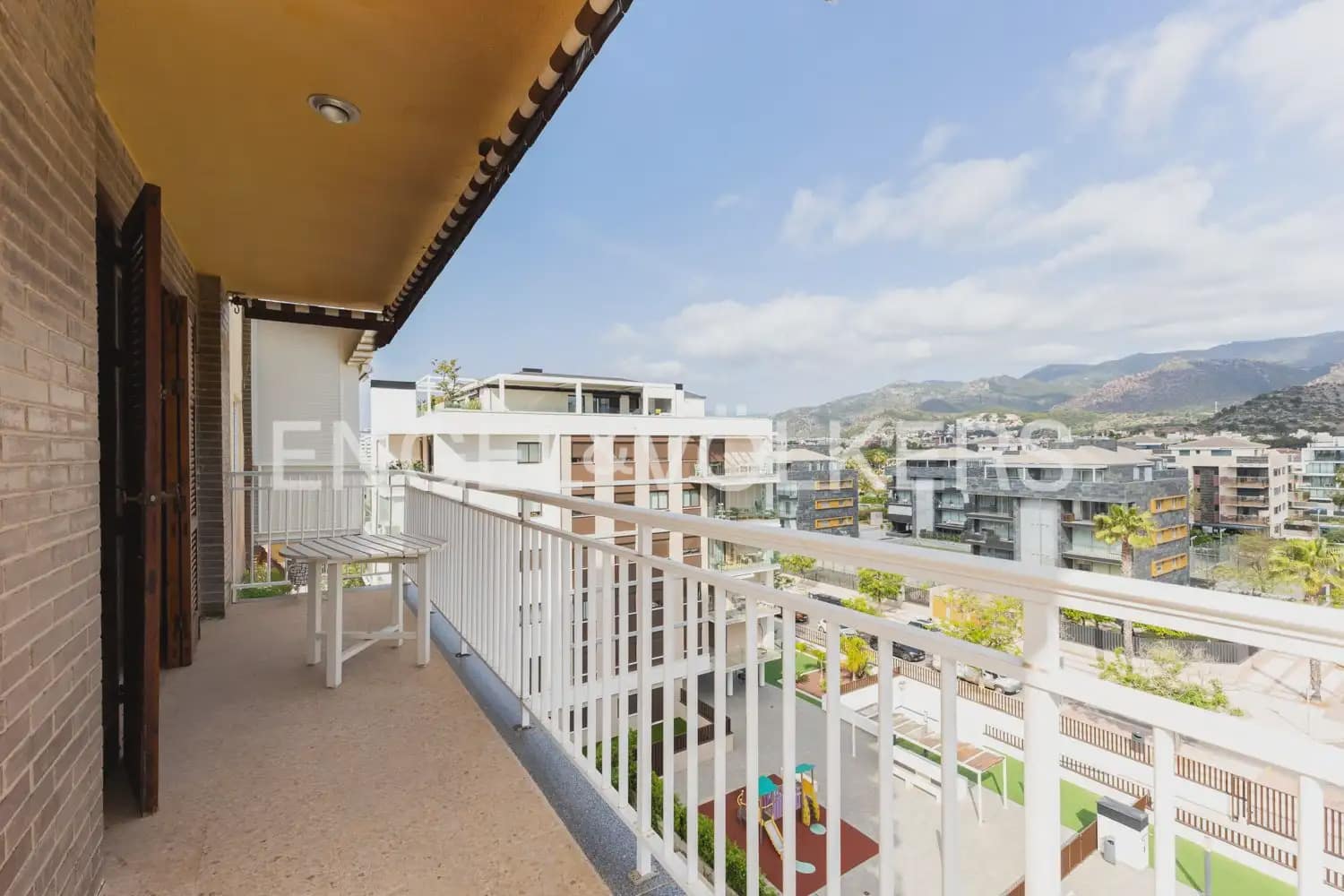 2 bedroom Flat for sale in Benicassim with pool garage - € 420,000 (Ref: 9897688)