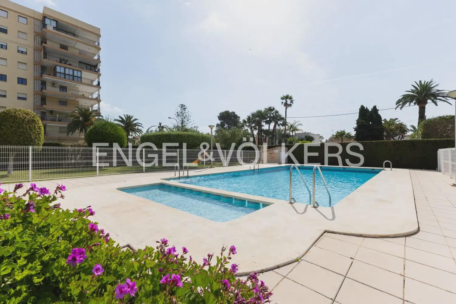 2 bedroom Flat for sale in Benicassim with pool garage - € 420,000 (Ref: 9897688)