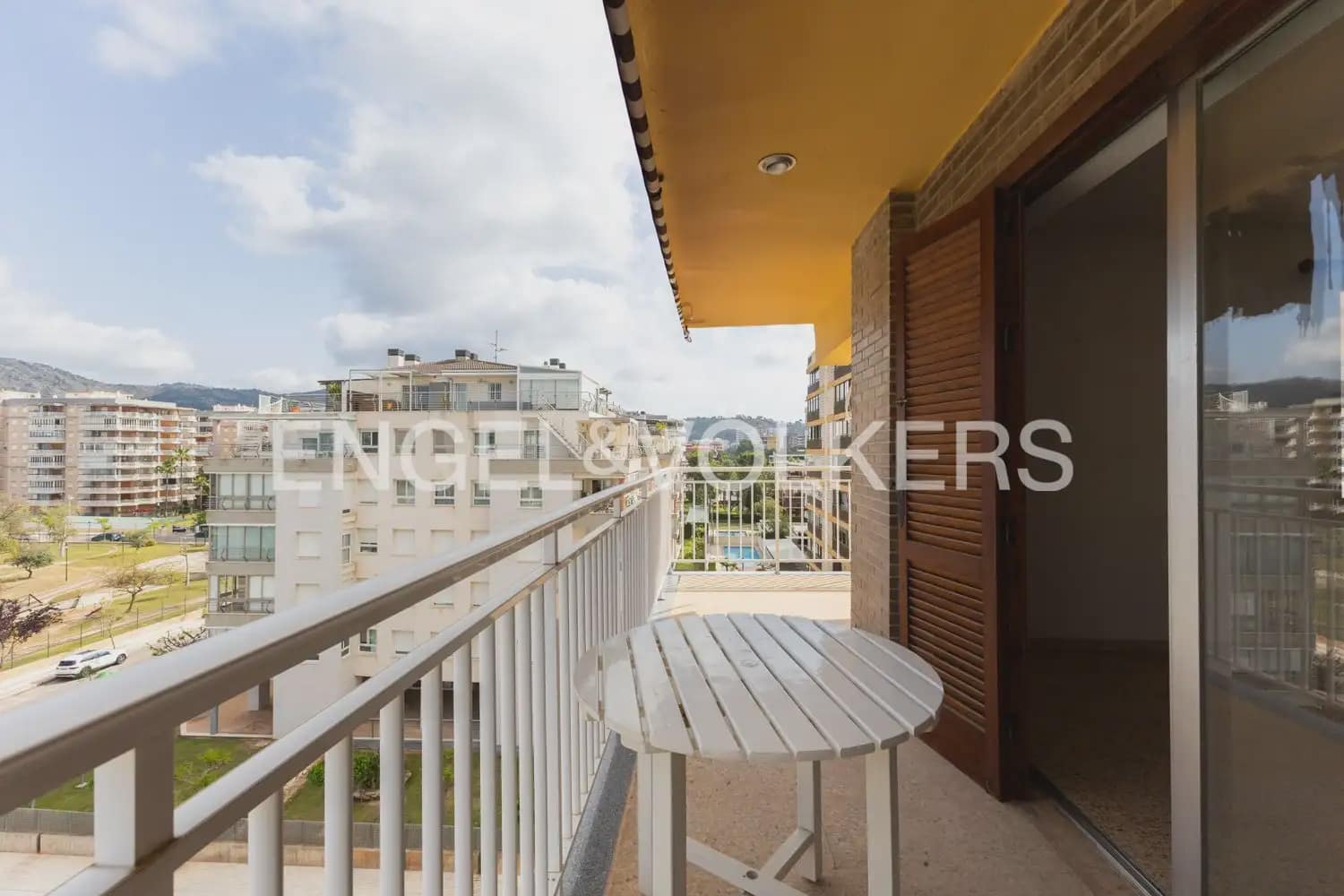 2 bedroom Flat for sale in Benicassim with pool garage - € 420,000 (Ref: 9897688)