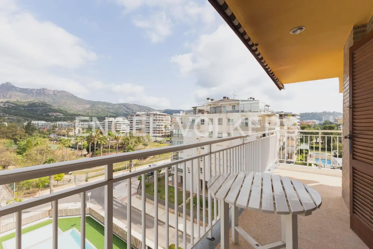 2 bedroom Flat for sale in Benicassim with pool garage - € 420,000 (Ref: 9897688)