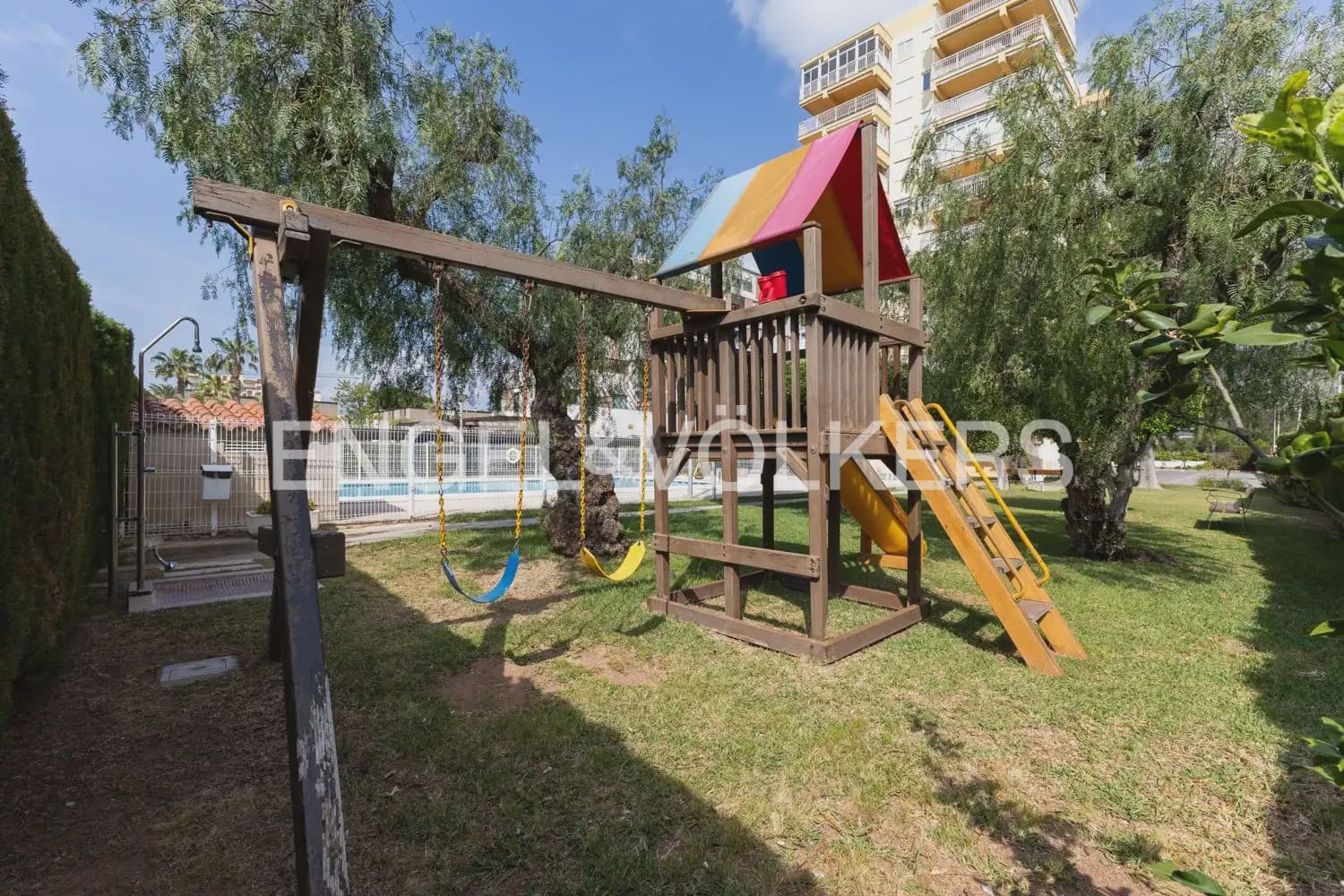 2 bedroom Flat for sale in Benicassim with pool garage - € 420,000 (Ref: 9897688)