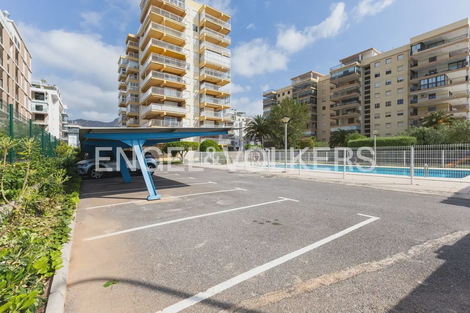 2 bedroom Flat for sale in Benicassim with pool garage - € 420,000 (Ref: 9897688)
