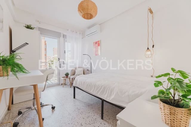 5 quarto Apartamento para arrendar em Cabanyal-Canyamelar, Valência cidade - 2 500 € (Ref: 9897691)