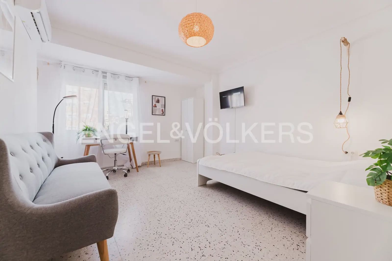 5 quarto Apartamento para arrendar em Valencia cidade - 2 500 € (Ref: 9897691)