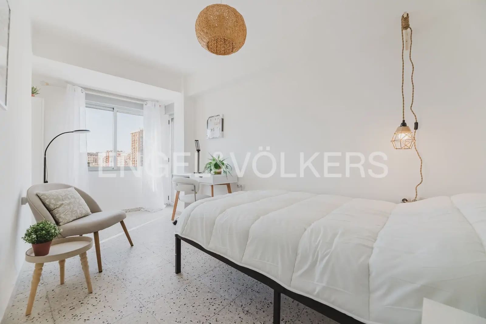 5 quarto Apartamento para arrendar em Valencia cidade - 2 500 € (Ref: 9897691)