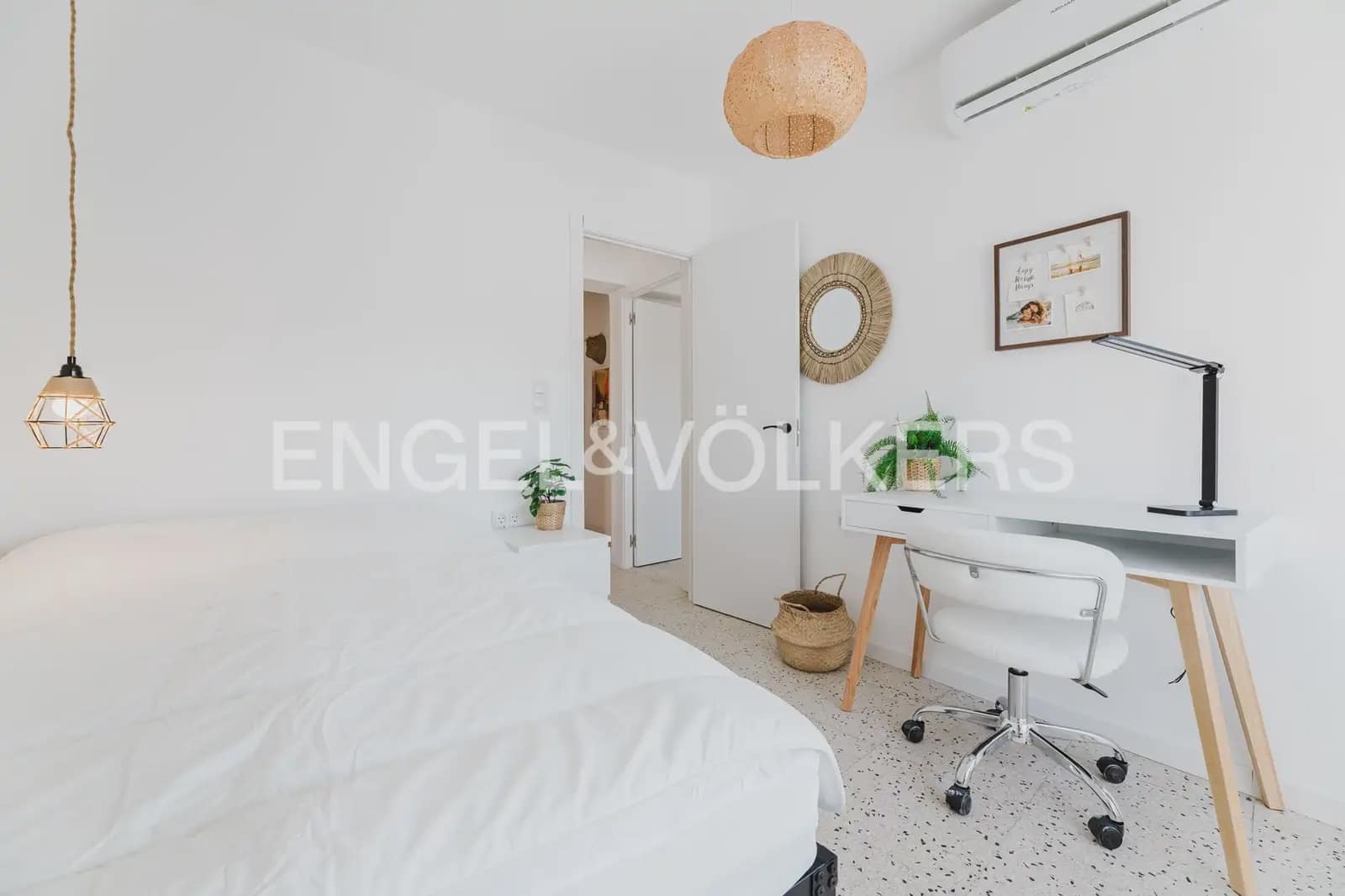 5 quarto Apartamento para arrendar em Valencia cidade - 2 500 € (Ref: 9897691)