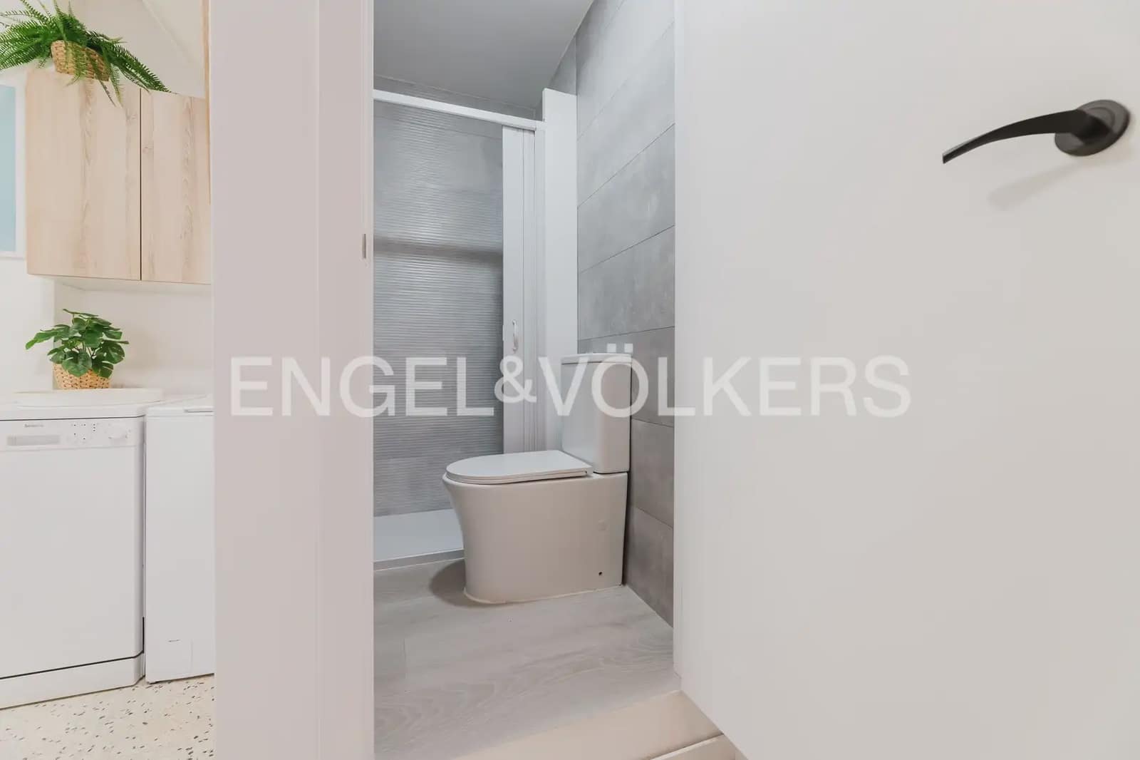 5 quarto Apartamento para arrendar em Valencia cidade - 2 500 € (Ref: 9897691)