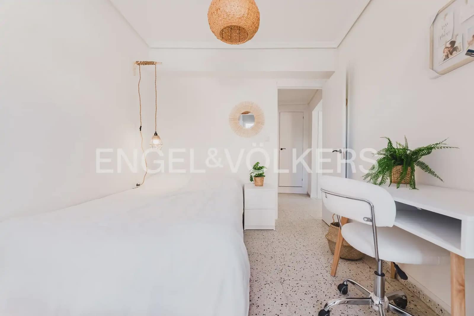 5 quarto Apartamento para arrendar em Valencia cidade - 2 500 € (Ref: 9897691)