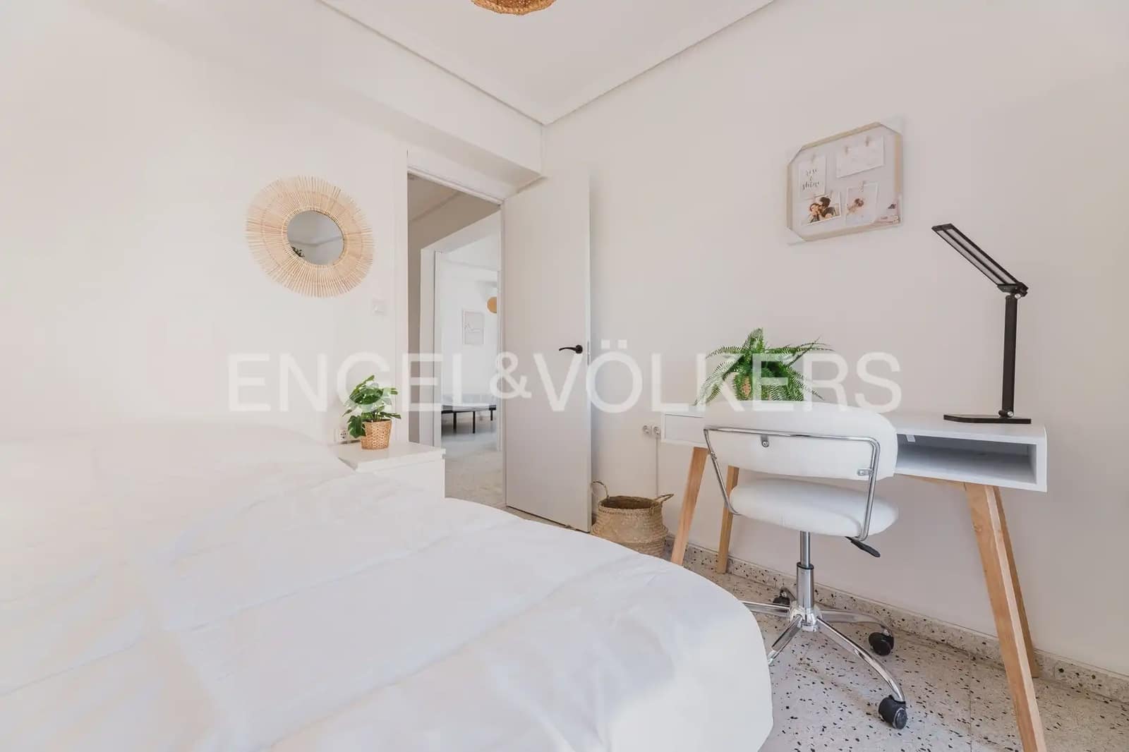 5 quarto Apartamento para arrendar em Valencia cidade - 2 500 € (Ref: 9897691)
