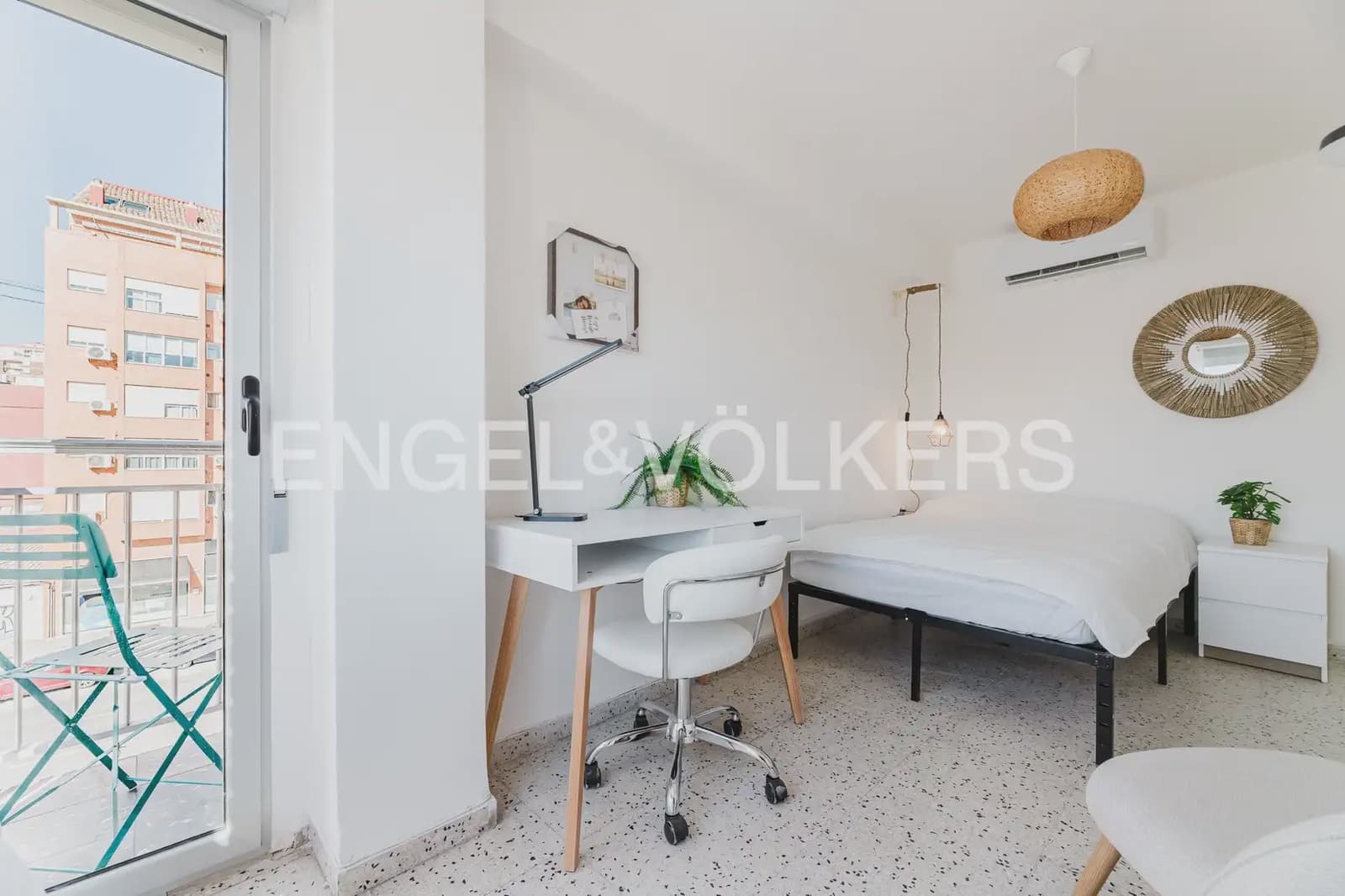 5 quarto Apartamento para arrendar em Valencia cidade - 2 500 € (Ref: 9897691)