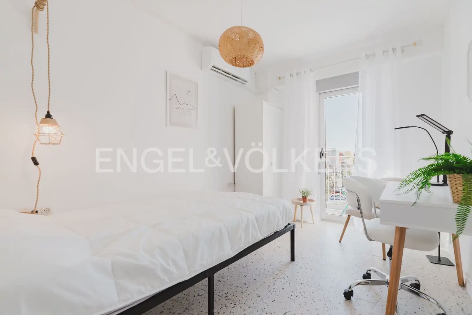 5 quarto Apartamento para arrendar em Valencia cidade - 2 500 € (Ref: 9897691)