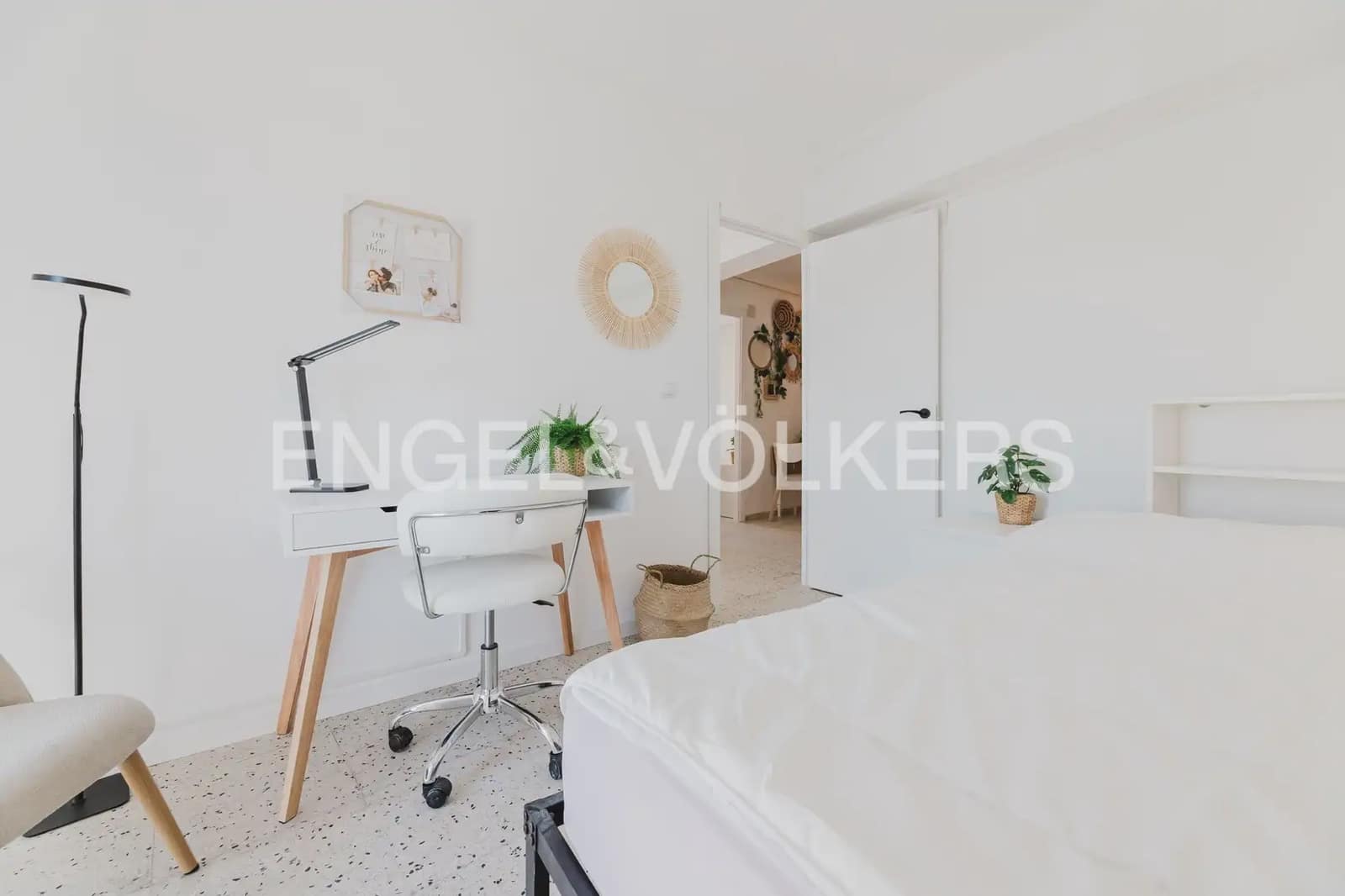 5 quarto Apartamento para arrendar em Valencia cidade - 2 500 € (Ref: 9897691)