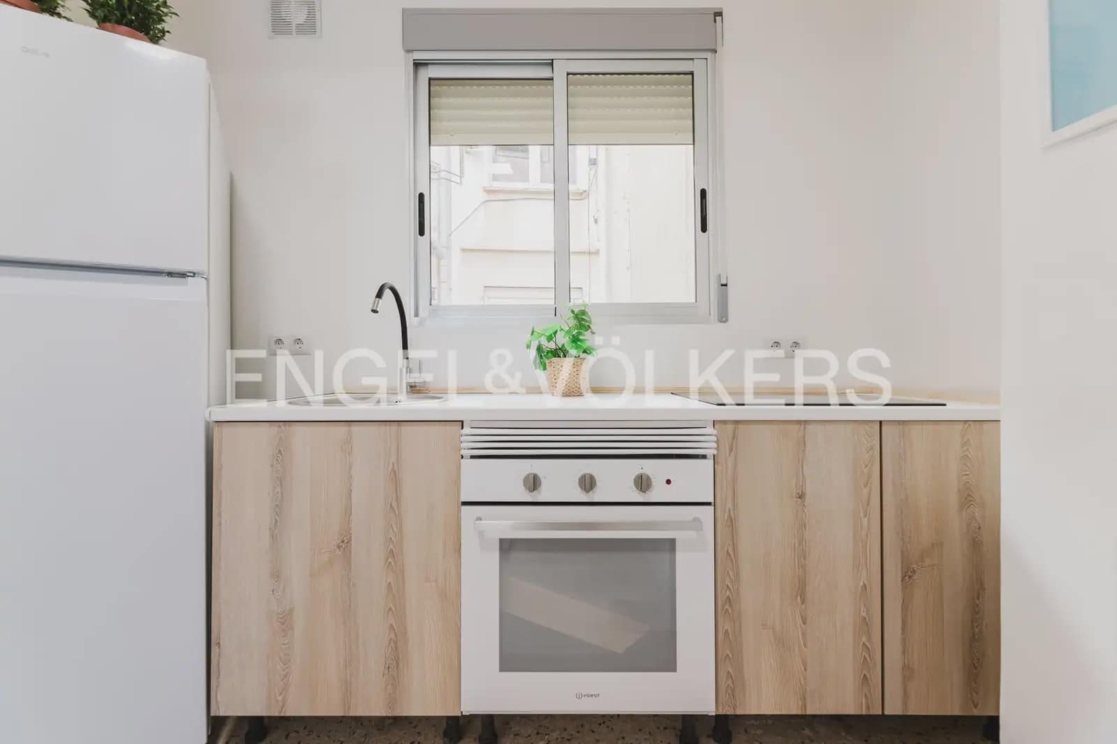 5 quarto Apartamento para arrendar em Valencia cidade - 2 500 € (Ref: 9897691)