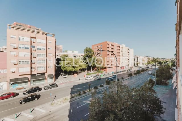 5 quarto Apartamento para arrendar em Cabanyal-Canyamelar, Valência cidade - 2 500 € (Ref: 9897691)