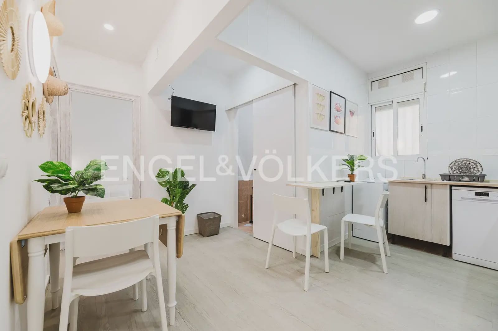 Piso de 4 habitaciones en València ciudad en alquiler - 2.000 € (Ref: 9897692)