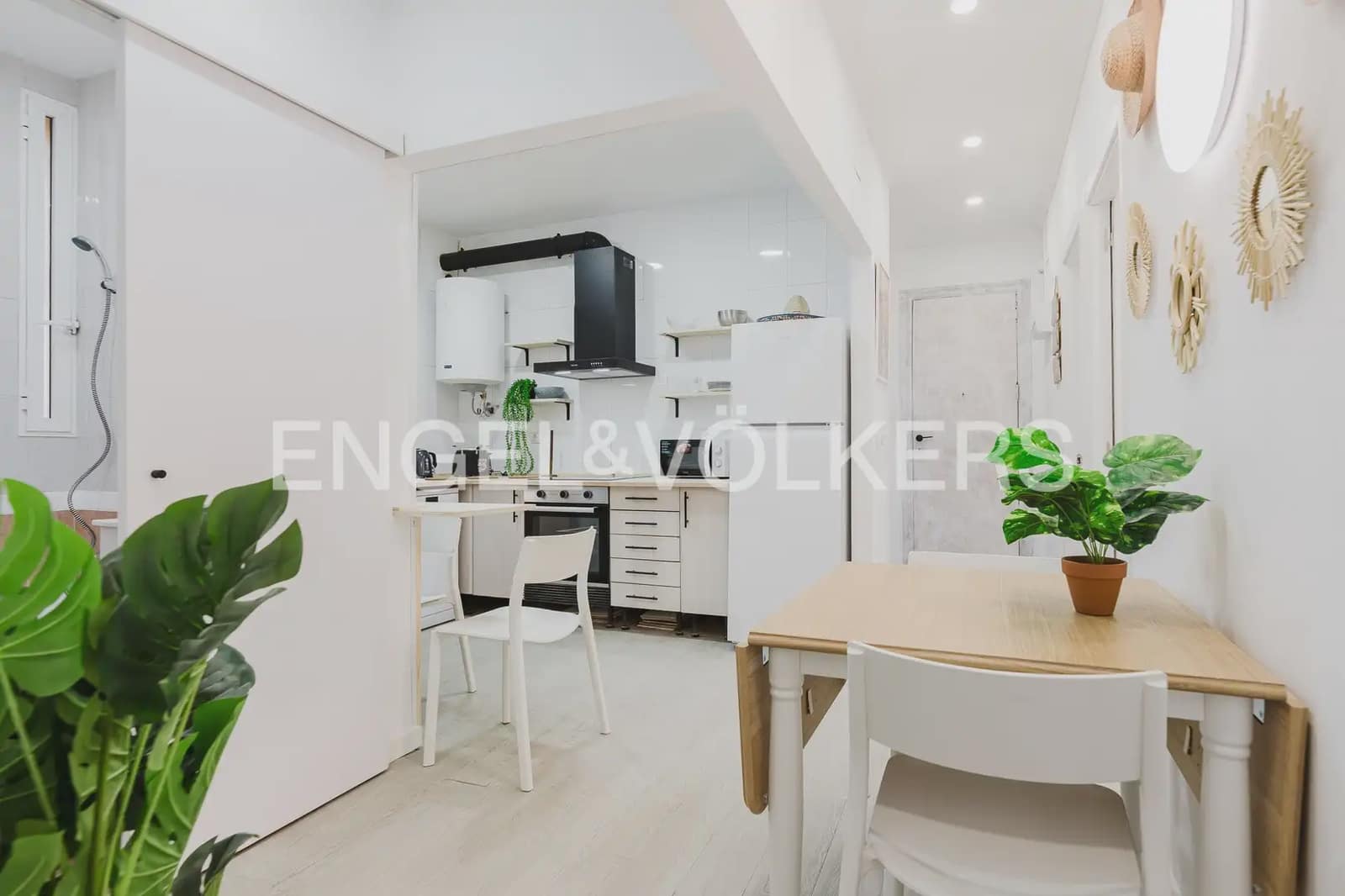 Piso de 4 habitaciones en València ciudad en alquiler - 2.000 € (Ref: 9897692)