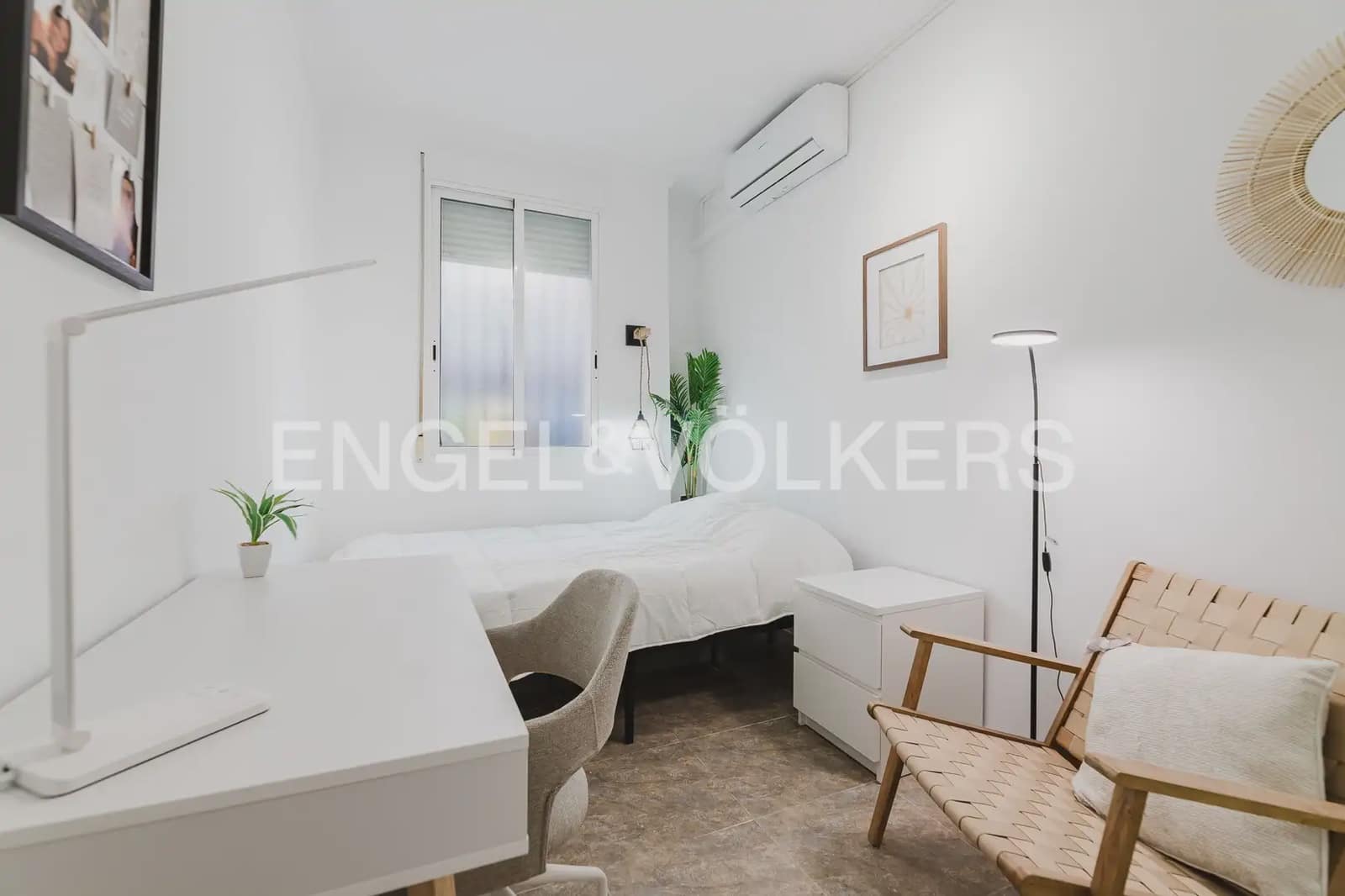 Piso de 4 habitaciones en València ciudad en alquiler - 2.000 € (Ref: 9897692)