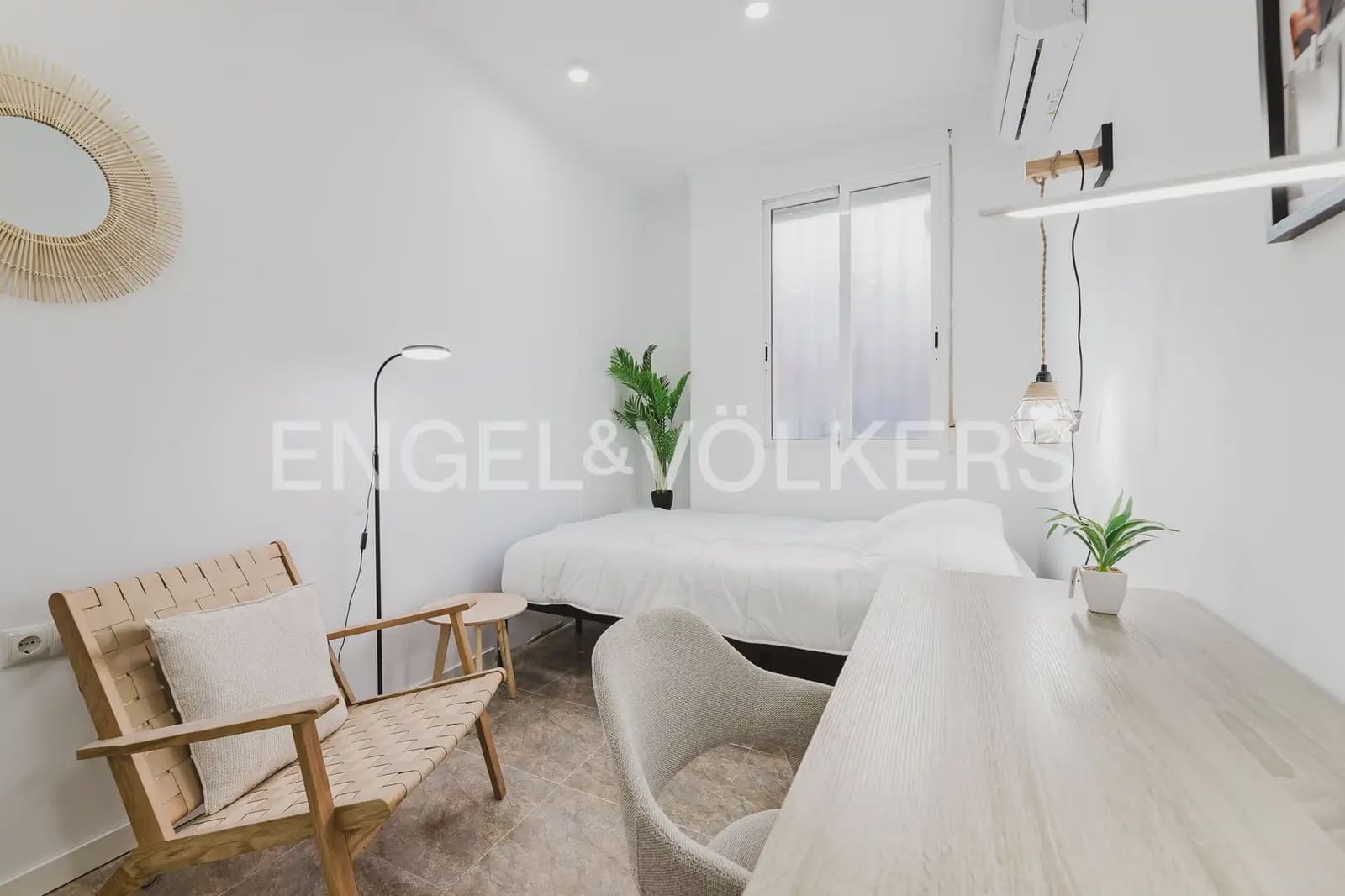 Piso de 4 habitaciones en València ciudad en alquiler - 2.000 € (Ref: 9897692)