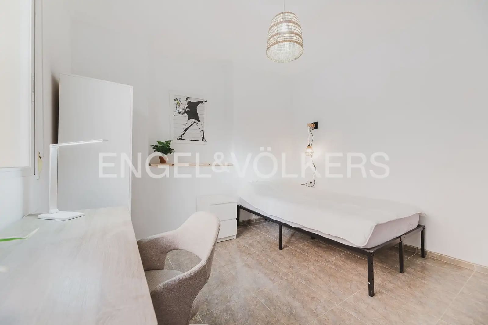 Piso de 4 habitaciones en València ciudad en alquiler - 2.000 € (Ref: 9897692)