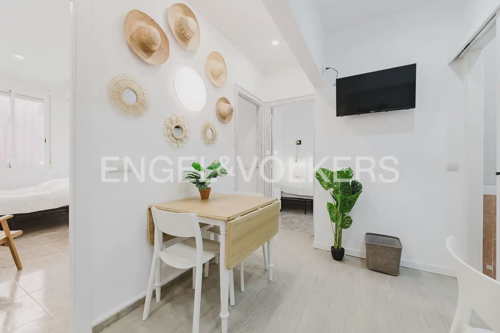 Piso de 4 habitaciones en València ciudad en alquiler - 2.000 € (Ref: 9897692)