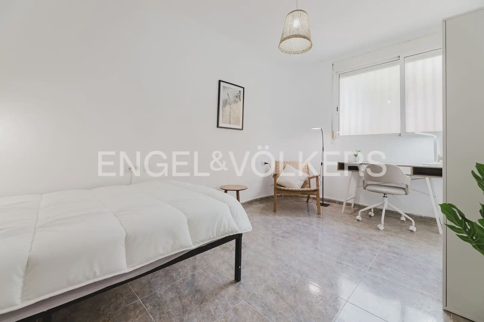 Piso de 4 habitaciones en València ciudad en alquiler - 2.000 € (Ref: 9897692)