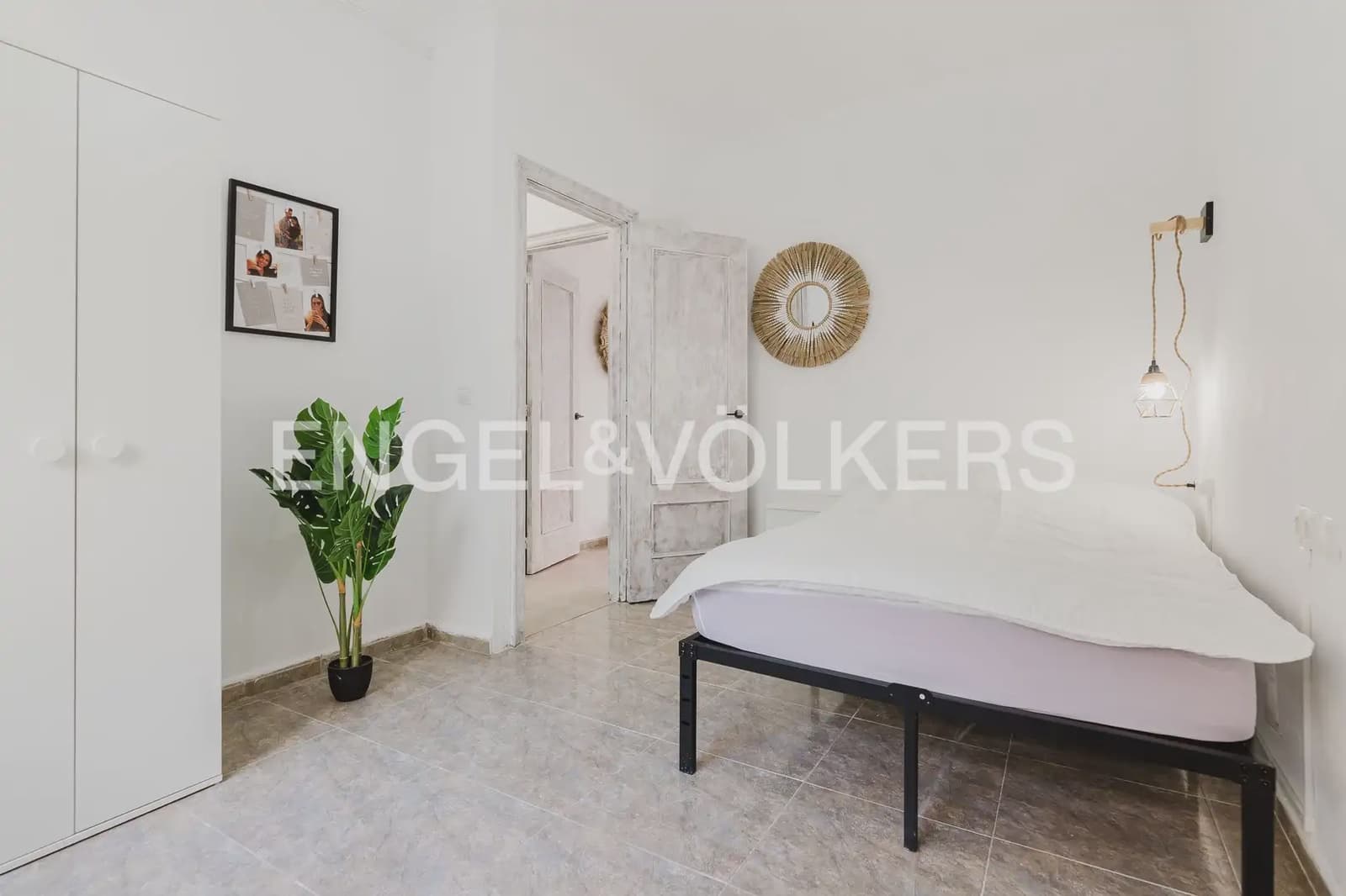 Piso de 4 habitaciones en València ciudad en alquiler - 2.000 € (Ref: 9897692)