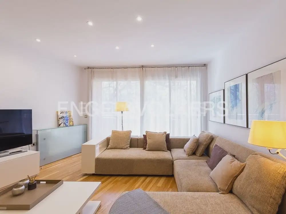 3 makuuhuone Asunto vuokrattavana paikassa Valencia kaupunki mukana 
autotalli - 3 200 € (Ref: 9897693)