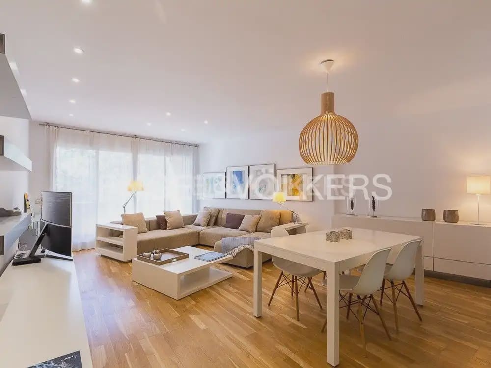 3 makuuhuone Asunto vuokrattavana paikassa Valencia kaupunki mukana 
autotalli - 3 200 € (Ref: 9897693)