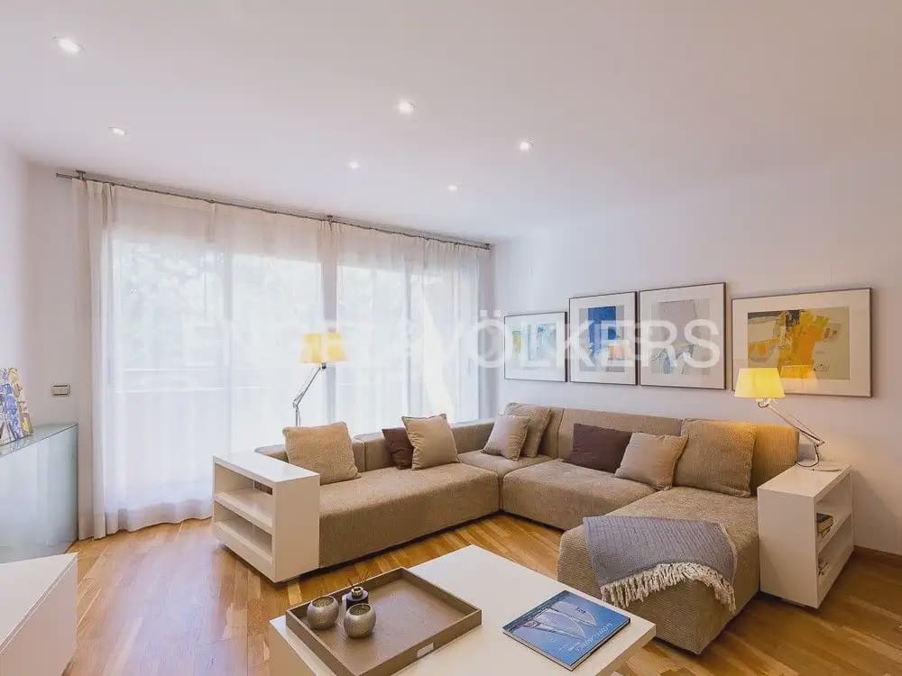 3 makuuhuone Asunto vuokrattavana paikassa Valencia kaupunki mukana 
autotalli - 3 200 € (Ref: 9897693)
