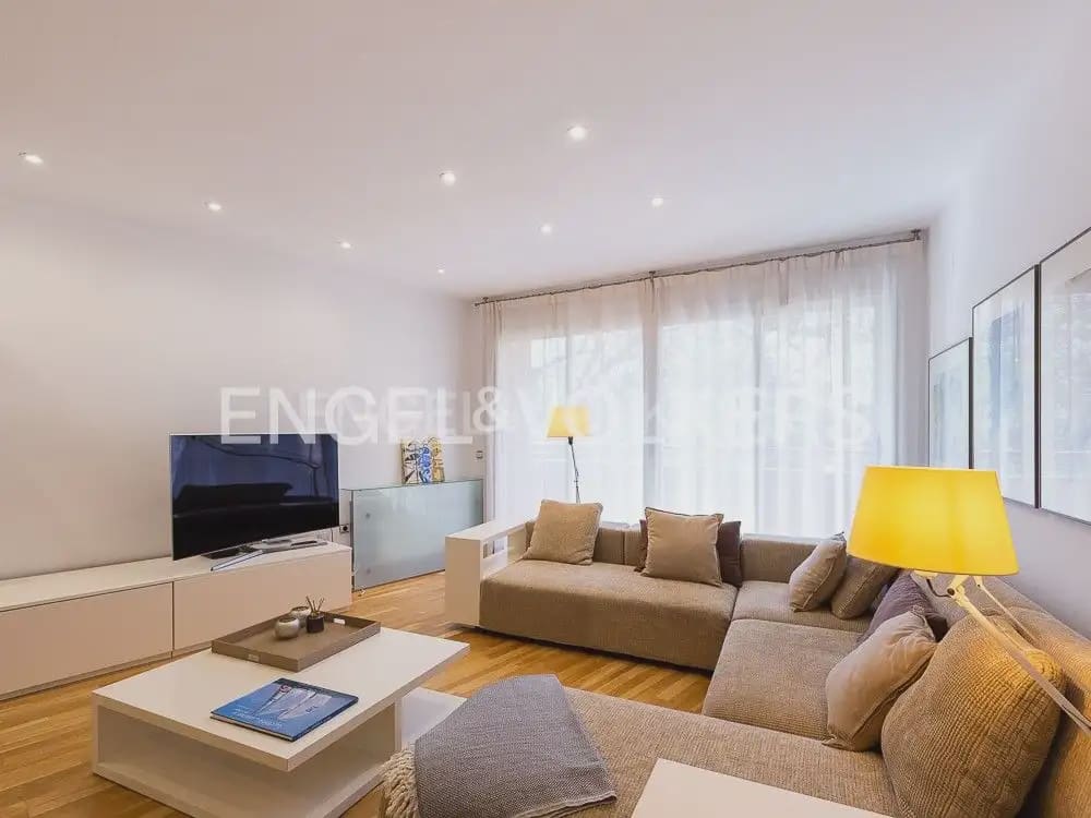 3 makuuhuone Asunto vuokrattavana paikassa Valencia kaupunki mukana 
autotalli - 3 200 € (Ref: 9897693)