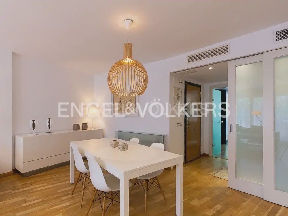 3 makuuhuone Asunto vuokrattavana paikassa Valencia kaupunki mukana 
autotalli - 3 200 € (Ref: 9897693)